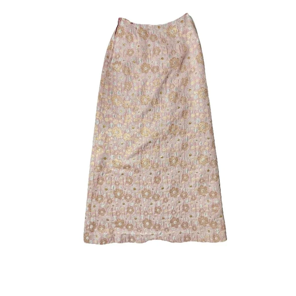 *Vintage 1970s Quilted Gold And Silver Flowers Embroidered Pink Maxi Skirt Small